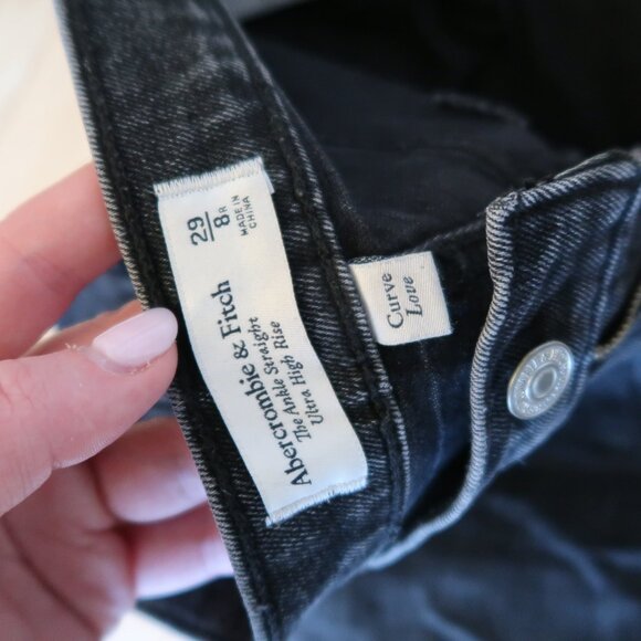 Abercrombie - Curve Love Ultra High Rise Ankle Straight Jean - Picture 3 of 7